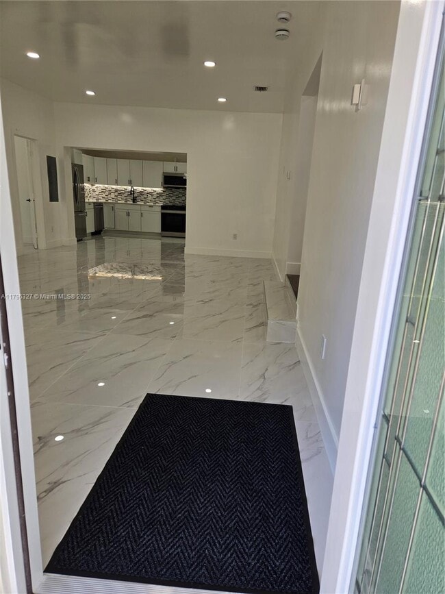 Photo - 987 NE 145th St