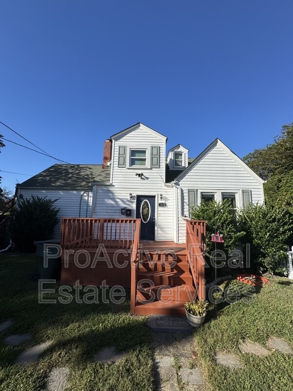 Building Photo - 1018 Wolcott Ave