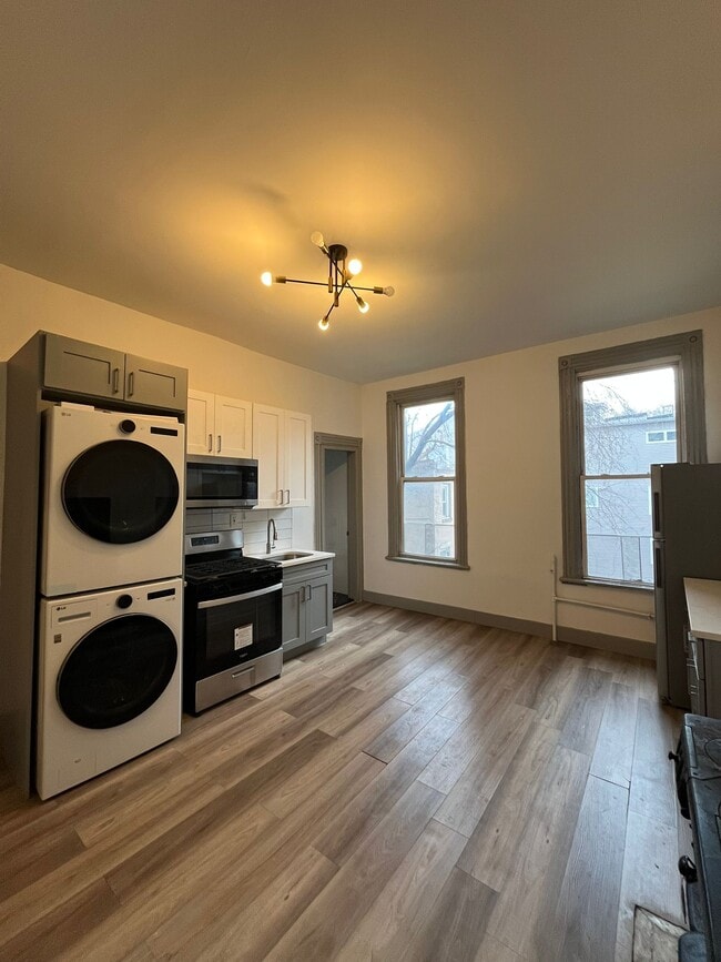 Building Photo - 1149 Summit Ave Unit 4