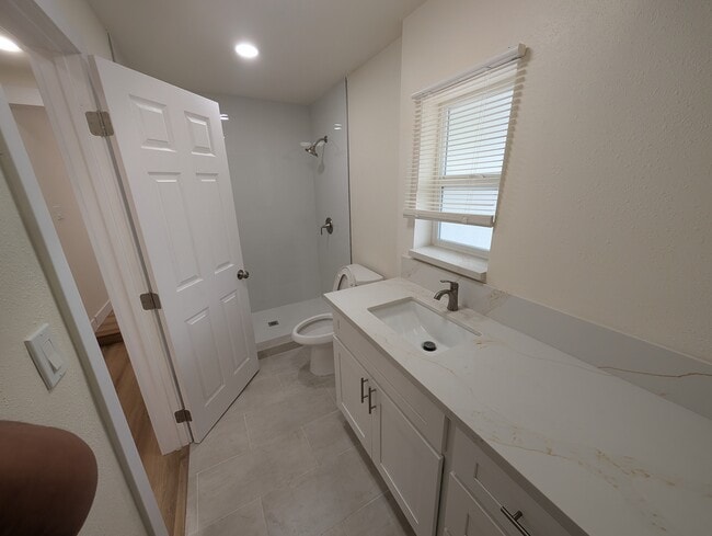 Photo - 827 Laveta Ter Unit SilverlakeEchoPark rental