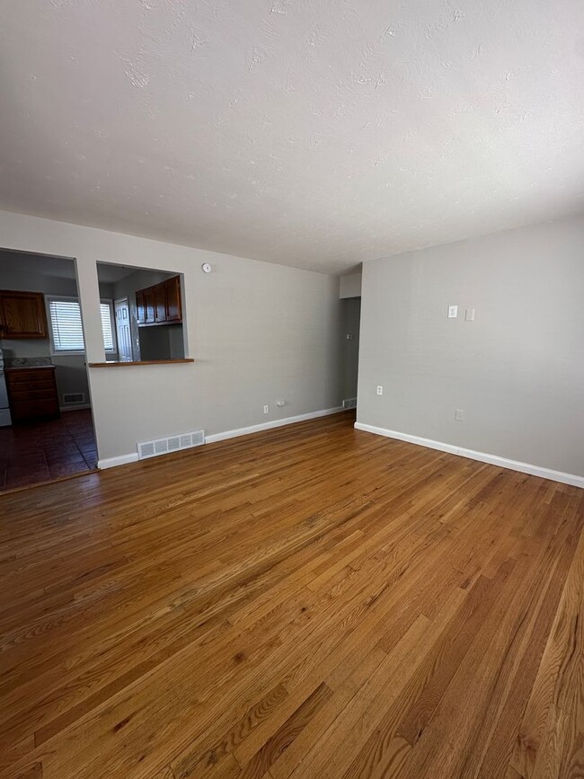 Photo - 6820 Larsh Dr