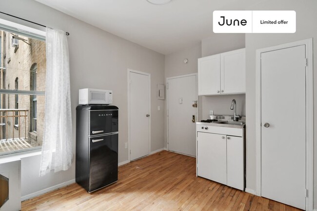 Photo - 244 W 64th St Apartamento Unidad 4H