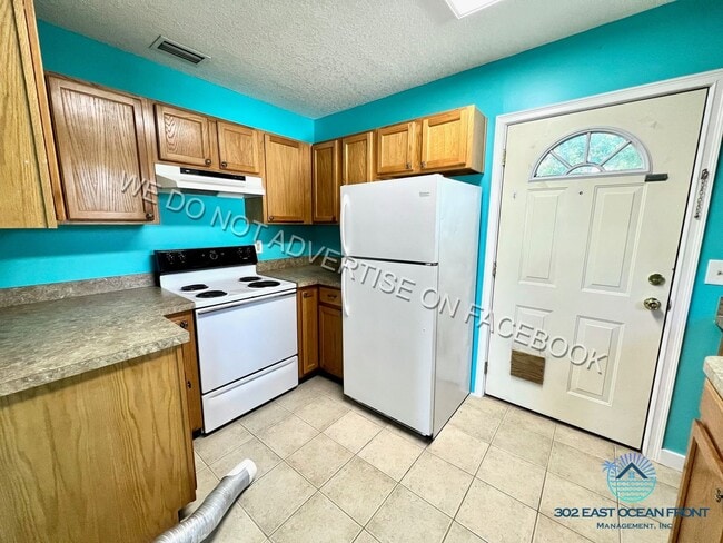 Photo - $200 OFF FIRST MONTH RENT - Lovely 2 bedroom / 1 bathroom home now available for rent!