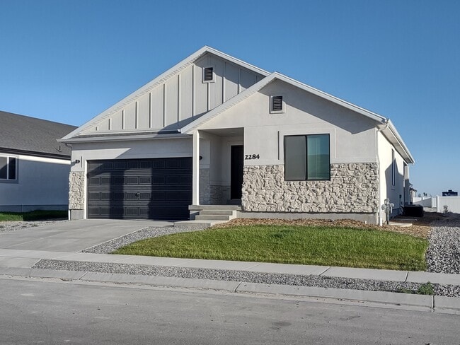 Building Photo - 2284 E Weeping Willow Way Rental