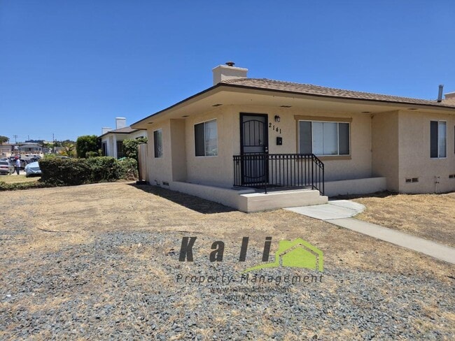 2141 Flintridge Dr