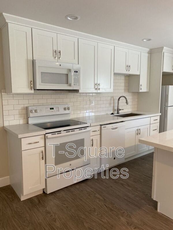 Building Photo - 325 5th Ave S Unit #001 Rental