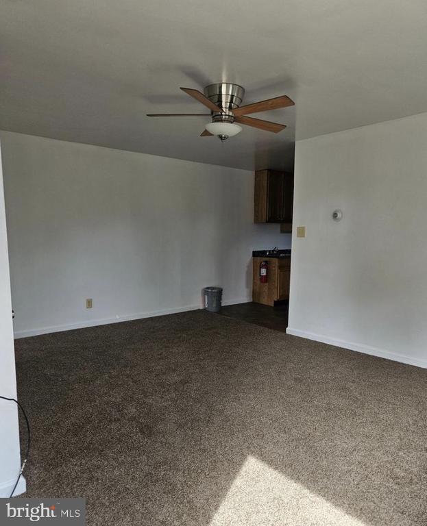 Building Photo - 525 Asbury Ave Unit B