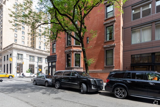 Photo - 33 E 74th St