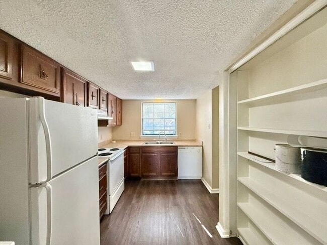 Photo - Available Now! 3 bedroom 2.5 bath townhome in Tyler