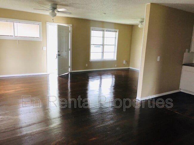Photo - 6037 Graham St