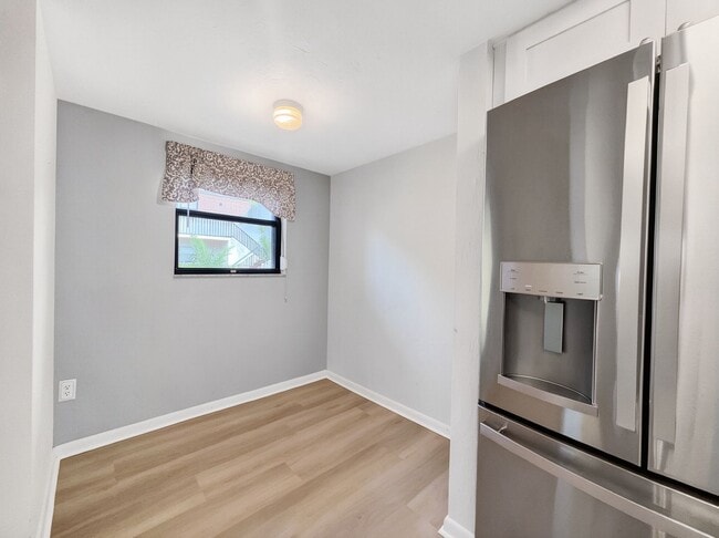 Photo - 2 bed 2 bath annual rental *** First floor condo *** Kings Lake Community