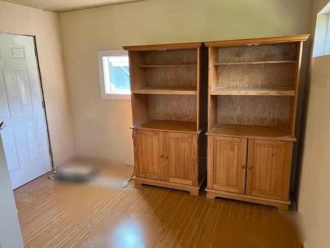 272 Avis St