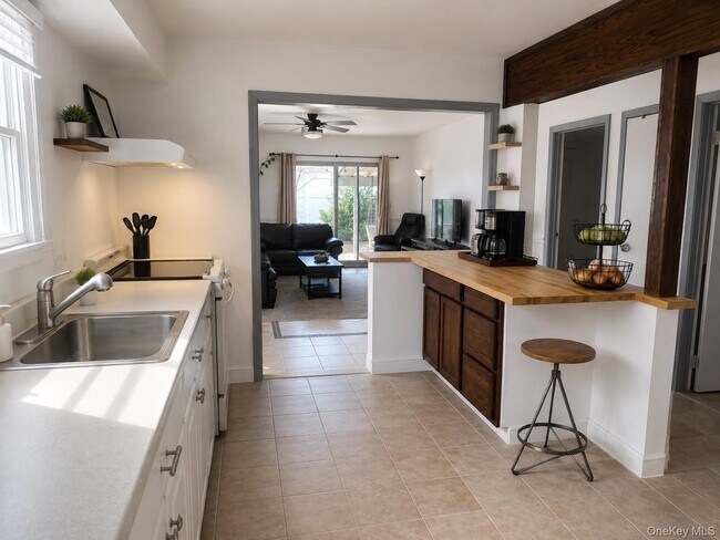 458 W Chester St Unit Lower