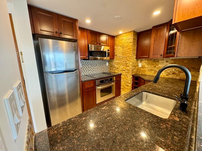 Photo - 127 Greyrock Pl Unidad APT 1409