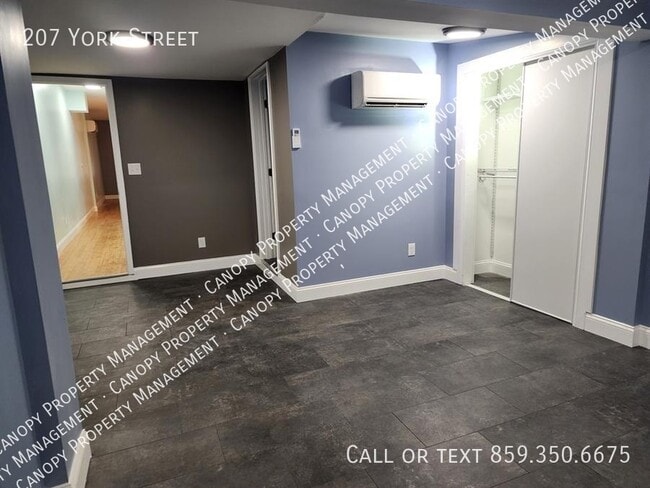 Photo - 207 York St