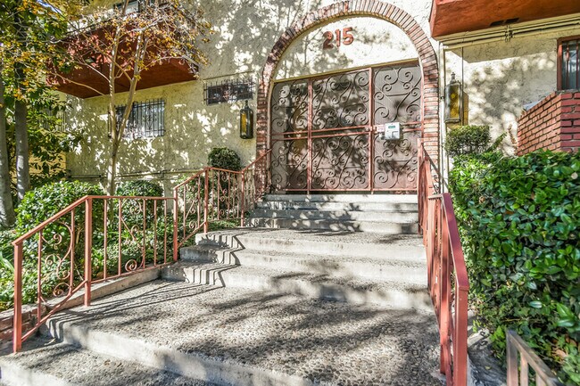 Photo - 215 S Rampart Blvd