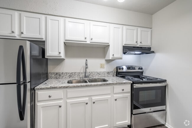 Studio - 452SF - Kitchen - Poplar Terrace