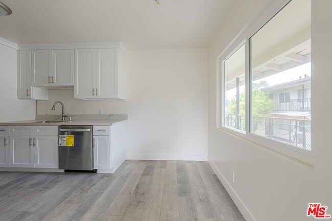 Photo - 10043 Haines Canyon Ave Unit F