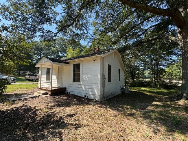 Building Photo - Renovated 3/1 House in North Rome- $1,295