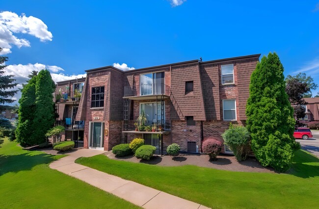 Building Photo - Regency Court Rental