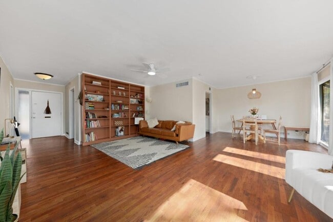 Photo - 419 King Cir