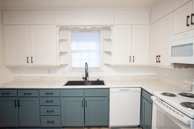 Photo - 1709 Marion St