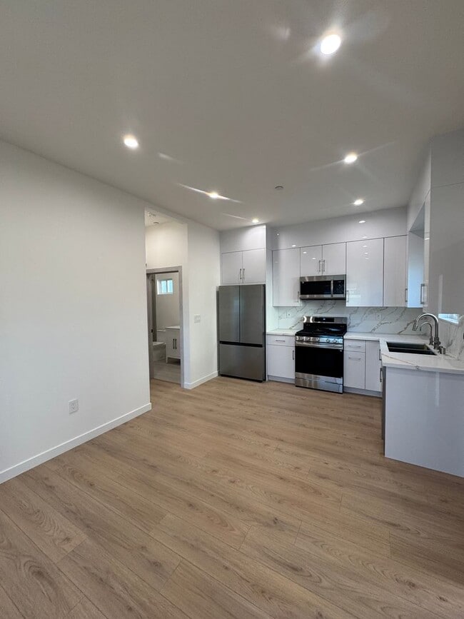 Building Photo - Newly Built Attached ADU in Prime Glenoaks Blvd, Burbank