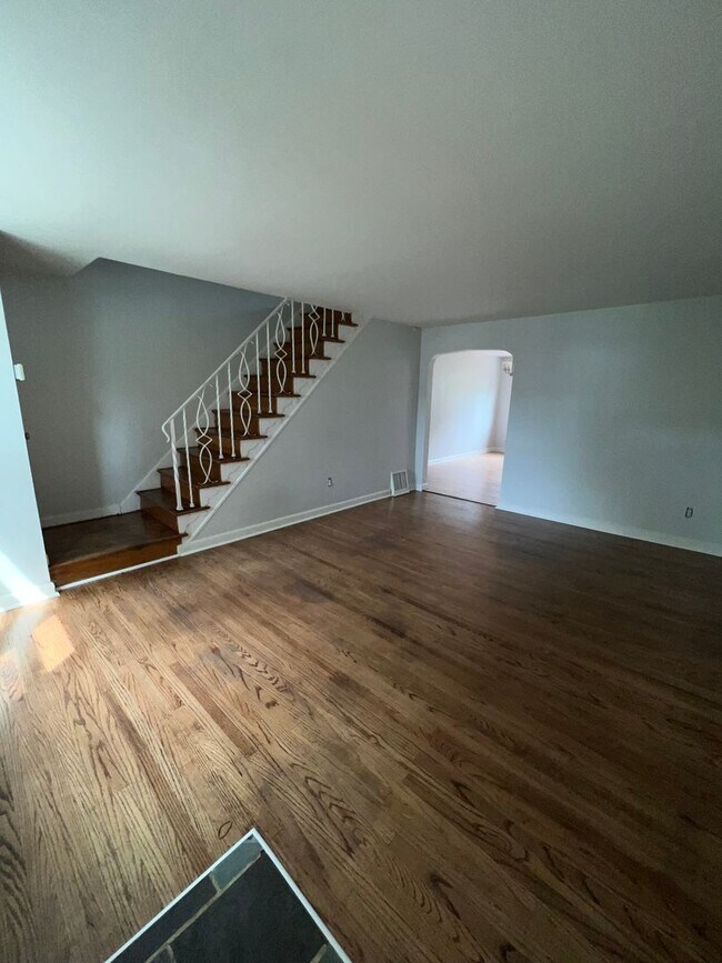 THREE BEDROOM TWIN w Garage! Rental House Rental in Allentown, PA