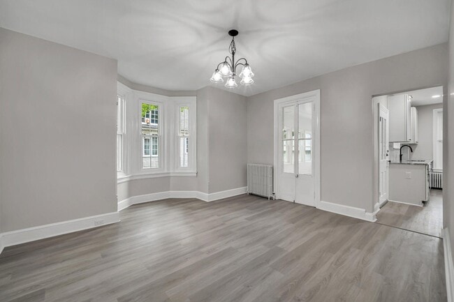 Photo - 376 N Main St