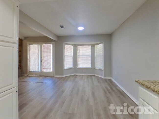 Photo - 934 Robinwood Dr