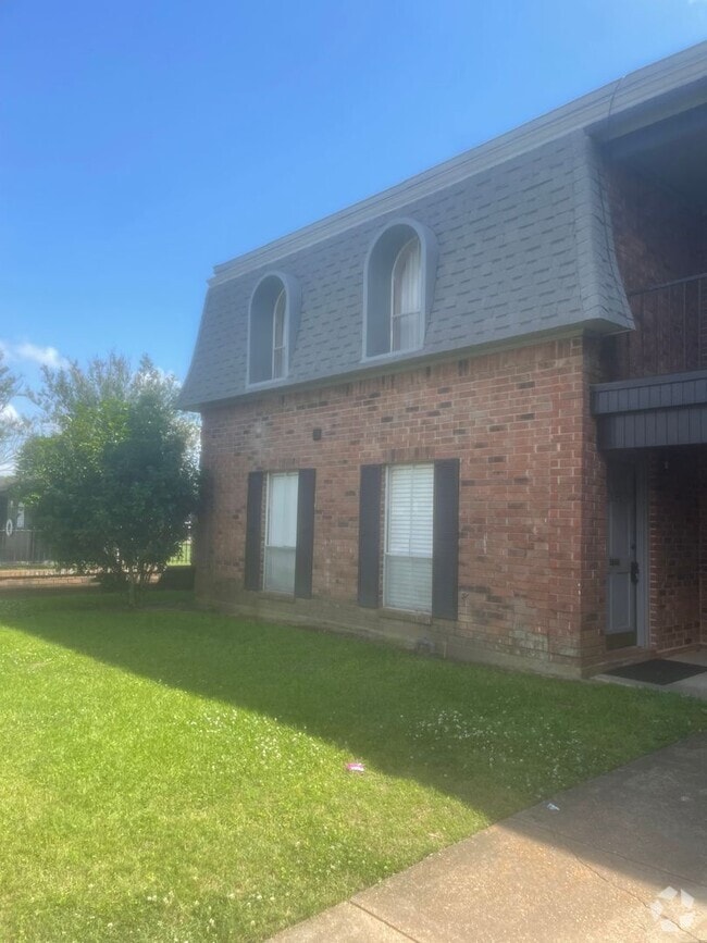 Building Photo - Move- In Ready Unit 134 Rental