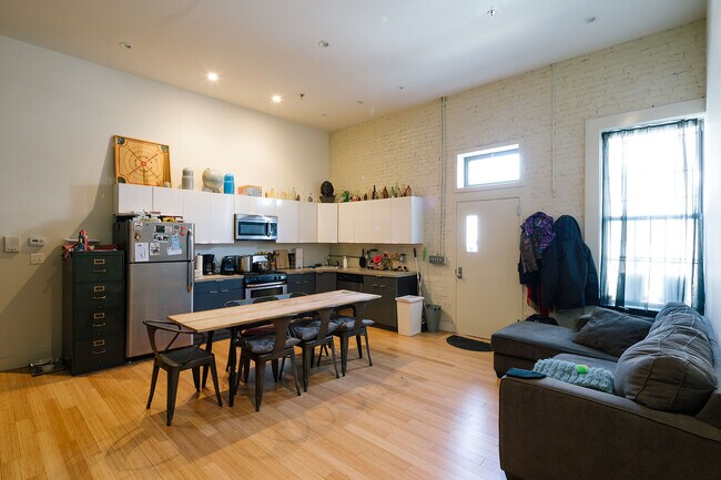 Photo - 716 Knickerbocker Ave Unit 1R