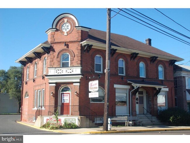 Building Photo - 122 N Main St Rental