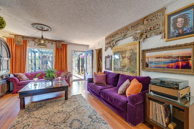 Photo - 695 E K St Unidad ID1304996P