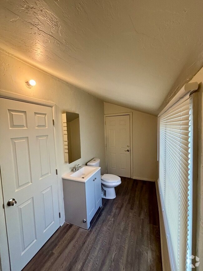 Building Photo - FOR RENT Rental