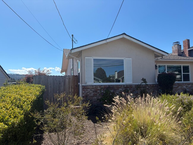 1000 Portola Dr