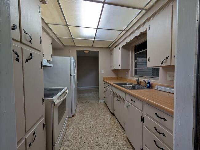 Photo - 208 Oakwood Dr