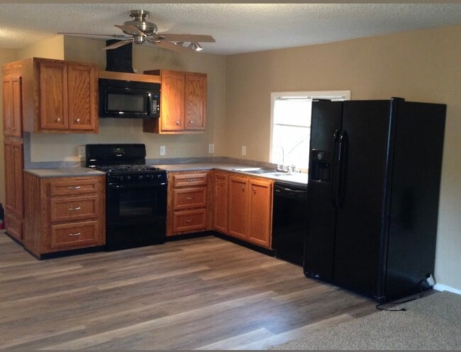 Fully kitchen - 17903 E Strack Dr Unit Garage Apt