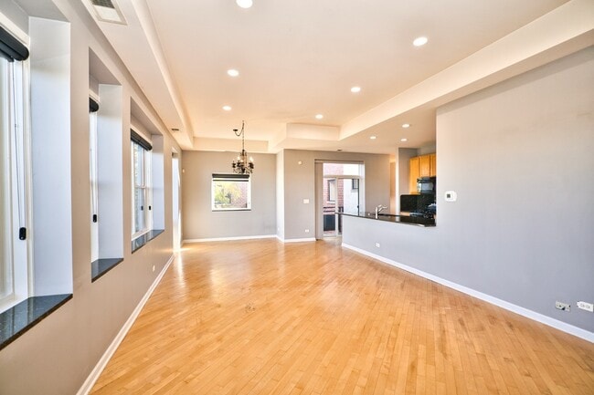 Photo - 2317 W Wolfram St Unit 515