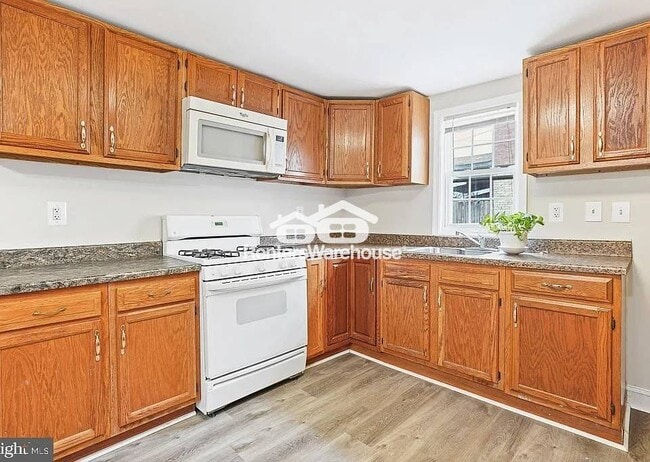 Photo - 2704 Wilkens Ave