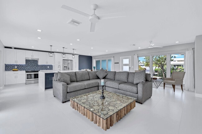 Photo - 836 NE 72nd St