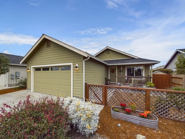 Building Photo - 3 Bed / 2 Bath Home in McKinleyville – Landscaped Yard, Sauna, & 2-Car Garage