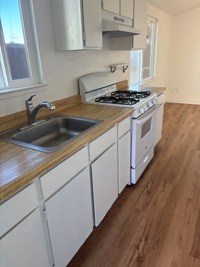 Photo - 309 King St Unit A