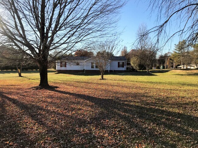 2BR Home on 2 acres in Statesville - 2BR Home on 2 acres in Statesville