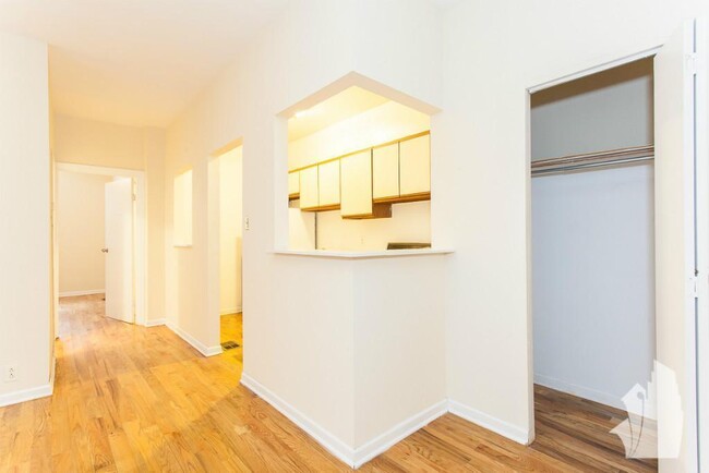 Photo - 654 W Cornelia Ave Condo Unit 662-16