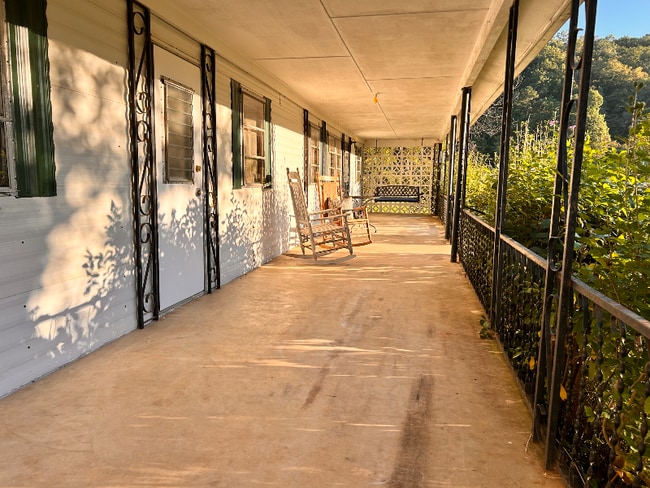 Photo - 1573 Leatherman Gap Rd