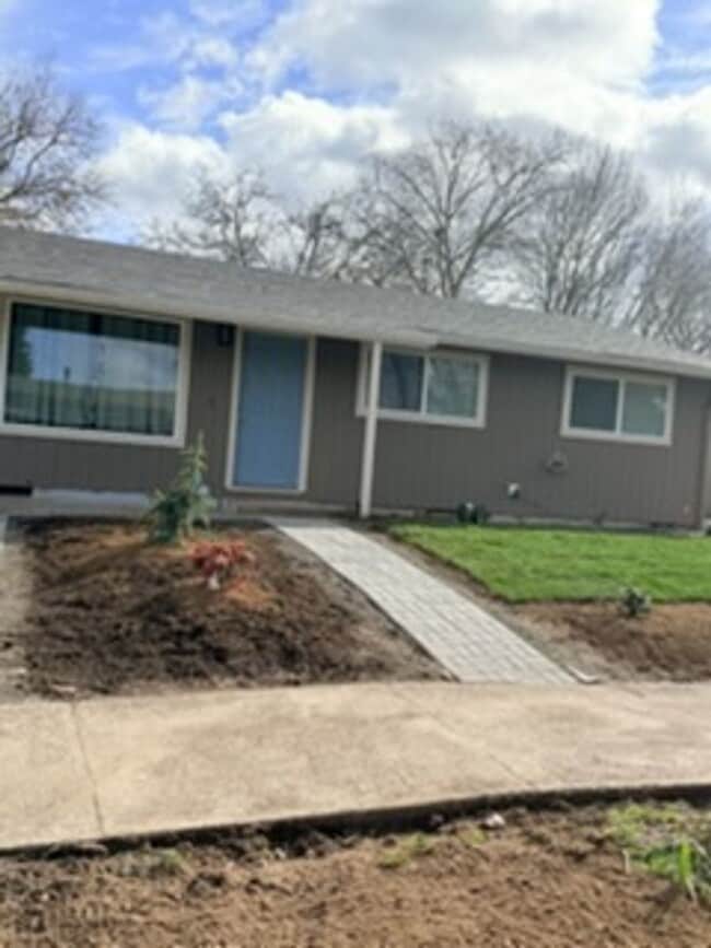 Building Photo - Beautifully Remodeled 4-Bedroom Home Backing to Park – Desirable Keizer Neighborhood