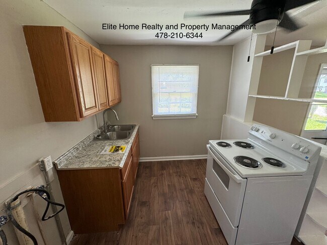 Photo - 1073 Haywood Rd