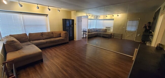 Photo - 5313 Radford Ave Unit 5313