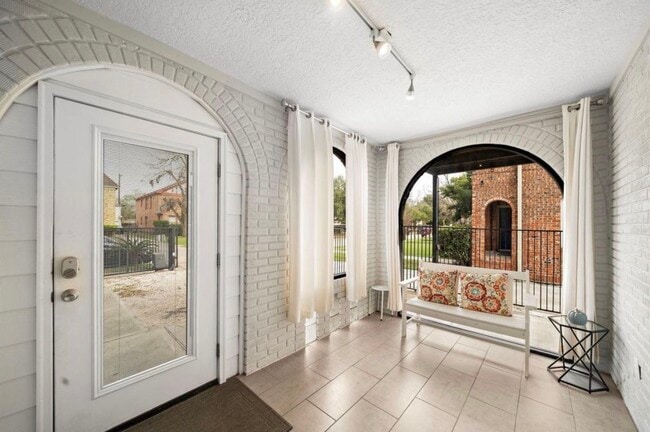 Photo - 1633 Castle Ct